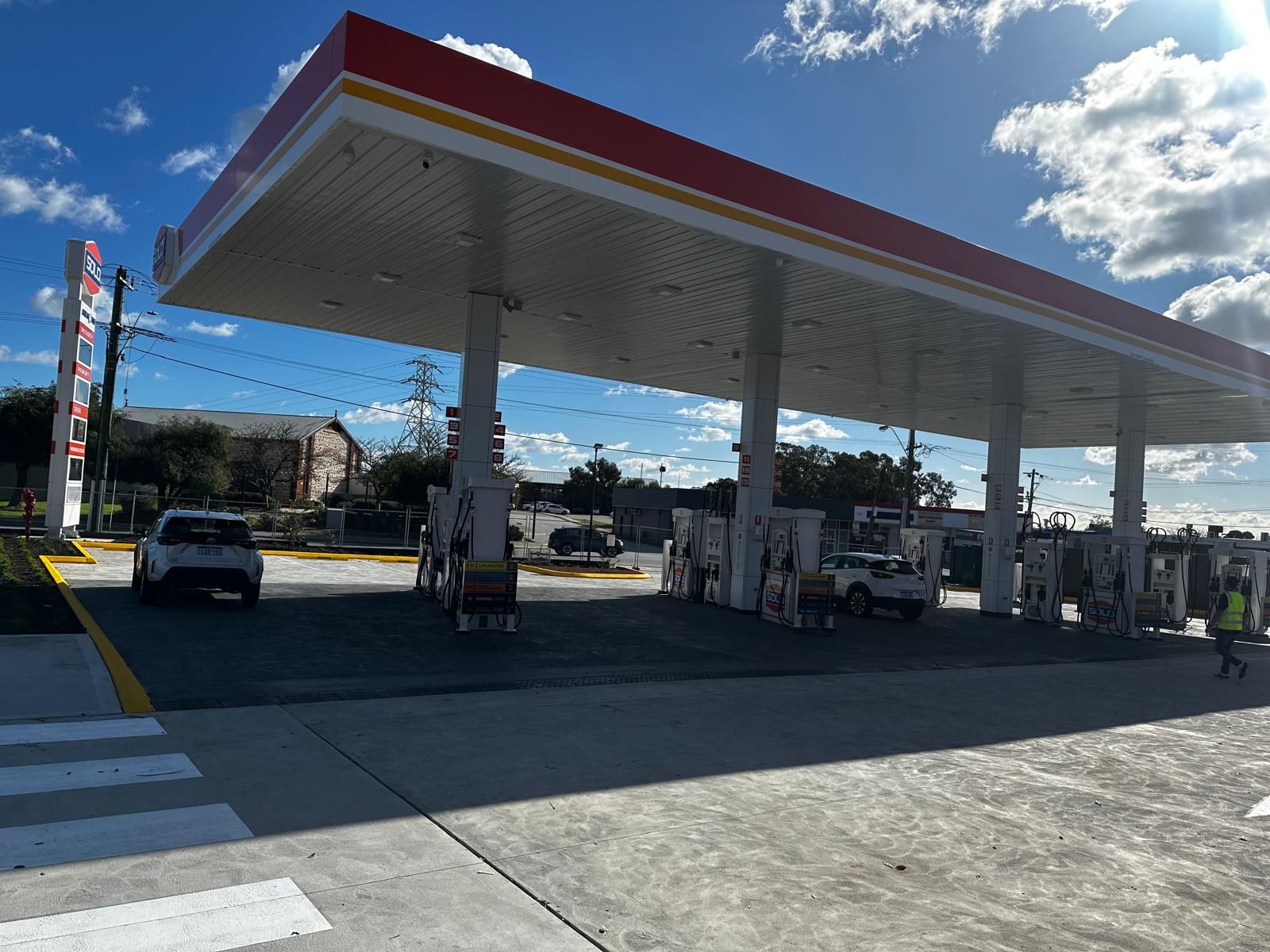 SOLO Hamilton Hill forecourt and canopy